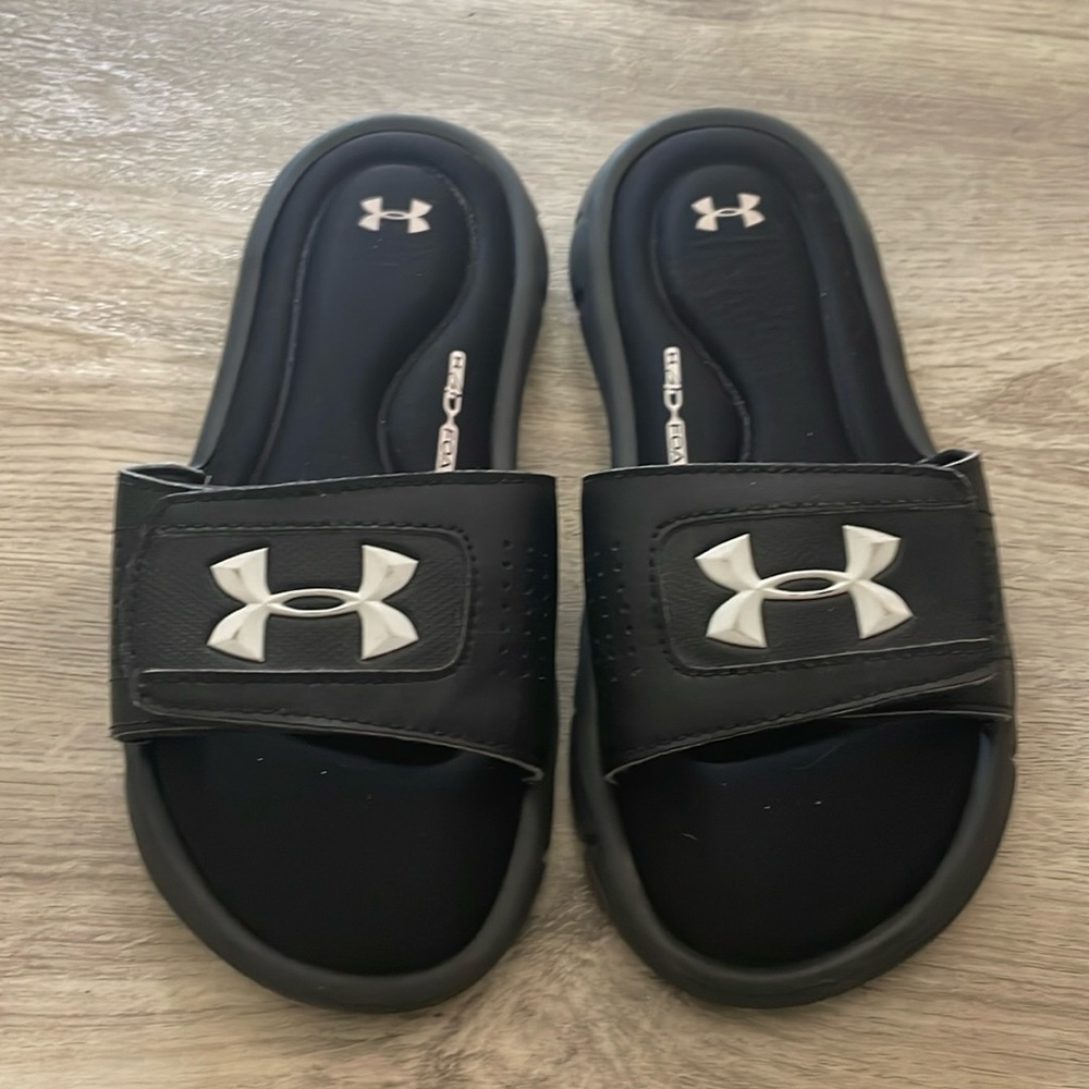 Kids Under Armour slides size 2y